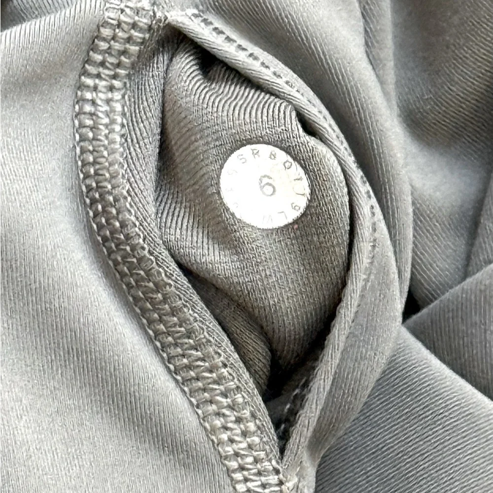 Lululemon Women’s Sage Green Leggings! Size 6! - Picture 5 of 5